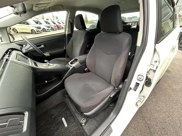 トヨタ プリウス S 愛媛県 2014(平26)年 7.2万km ホワイトパールクリスタルシャイン ECLIPSE7型ナビ(AM/FM/CD/ワンセグTV)/バックカメラ/純正フロアマット/純正ドアバイザー/トノカバー/ETC/ステアリングリモコン/シガーソケット/オートライト/電格ミラー/ISOFIX/フォグランプ/現状サマー(純正AW)(195/65/R15)/BRIDGESTONE EcoPia NH300/禁煙車