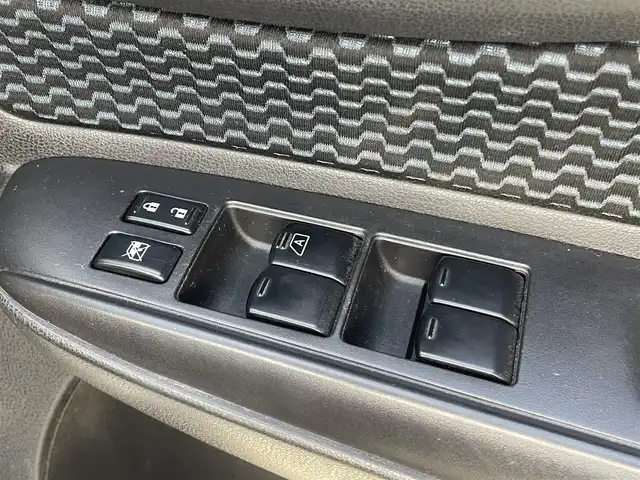 日産 ノート X 栃木県 2016(平28)年 9.2万km ブリリアントホワイトパール