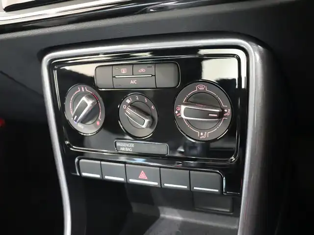 フォルクスワーゲン ザ・ビートル デザイン 静岡県 2019(平31)年 4.1万km ディープブラックパールエフェクト 純正ナビ/フルセグTV・DVD・CD/ドラレコ前後/BSM/バックカメラ/HIDヘッドライト/O・ZRACING製17インチAW/ETC/ISOFIX/スペアキー