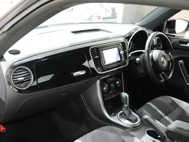 フォルクスワーゲン ザ・ビートル デザイン 静岡県 2019(平31)年 4.1万km ディープブラックパールエフェクト 純正ナビ/フルセグTV・DVD・CD/ドラレコ前後/BSM/バックカメラ/HIDヘッドライト/O・ZRACING製17インチAW/ETC/ISOFIX/スペアキー