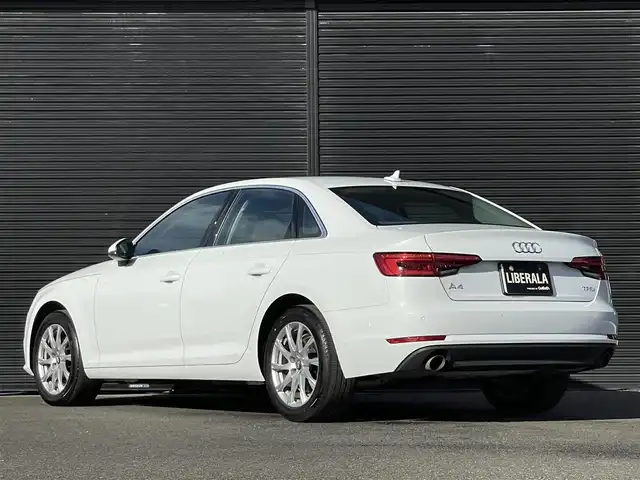 アウディ Ａ４ 2．0TFSI 山梨県 2016(平28)年 3.4万km グレイシアホワイトメタリック ラグジュアリーP/純正MMIナビ　/AppleCarPlay　/androidauto　/フルセグ　/Bカメラ　/ACC　/BSA　/アウディドライブセレクト　/LEDヘッドライト/オートハイビーム　/純正17インチAW