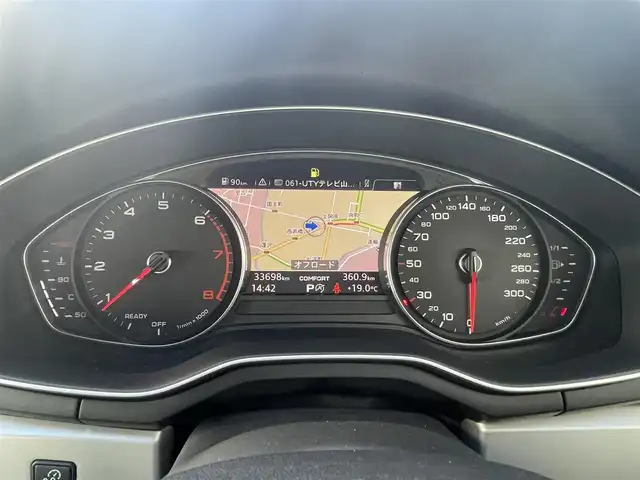 アウディ Ａ４ 2．0TFSI 山梨県 2016(平28)年 3.4万km グレイシアホワイトメタリック ラグジュアリーP/純正MMIナビ　/AppleCarPlay　/androidauto　/フルセグ　/Bカメラ　/ACC　/BSA　/アウディドライブセレクト　/LEDヘッドライト/オートハイビーム　/純正17インチAW