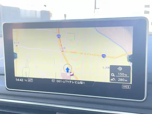 アウディ Ａ４ 2．0TFSI 山梨県 2016(平28)年 3.4万km グレイシアホワイトメタリック ラグジュアリーP/純正MMIナビ　/AppleCarPlay　/androidauto　/フルセグ　/Bカメラ　/ACC　/BSA　/アウディドライブセレクト　/LEDヘッドライト/オートハイビーム　/純正17インチAW