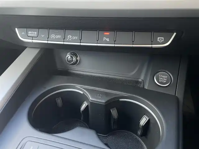 アウディ Ａ４ 2．0TFSI 山梨県 2016(平28)年 3.4万km グレイシアホワイトメタリック ラグジュアリーP/純正MMIナビ　/AppleCarPlay　/androidauto　/フルセグ　/Bカメラ　/ACC　/BSA　/アウディドライブセレクト　/LEDヘッドライト/オートハイビーム　/純正17インチAW