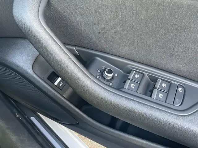 アウディ Ａ４ 2．0TFSI 山梨県 2016(平28)年 3.4万km グレイシアホワイトメタリック ラグジュアリーP/純正MMIナビ　/AppleCarPlay　/androidauto　/フルセグ　/Bカメラ　/ACC　/BSA　/アウディドライブセレクト　/LEDヘッドライト/オートハイビーム　/純正17インチAW