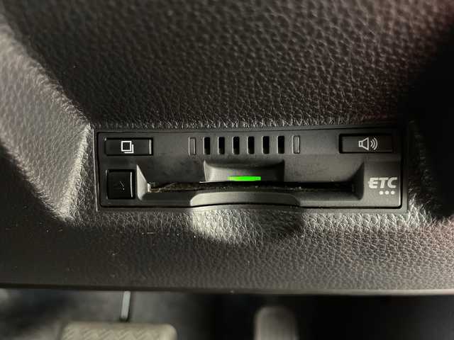 トヨタ ヤリス Z 長野県 2020(令2)年 5.7万km ブラック/コーラルクリスタルシャイン 4WD/純正ディスプレイオーディオ/（ナビ機能付き＆CD＆DVD＆Bluetooth＆AppleCarPlay＆AndroidoAuto＆FM・AM）/トヨタセーフティセンス/・レーダークルーズコントロール/・LTA/・PCS/・クリアランスソナー/・PKSB/・RSA/ビルトインETC/純正ドライブレコーダー（前方）/シートヒーター（前方）/LEDヘッドライト/オートマチックハイビーム/オートライト/ドアバイザー/社外フロアマット/15インチ社外アルミホイール/スマートキー/スペアキー/保証書/取扱説明書