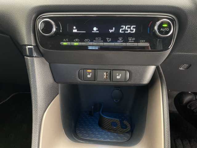 トヨタ ヤリス Z 長野県 2020(令2)年 5.7万km ブラック/コーラルクリスタルシャイン 4WD/純正ディスプレイオーディオ/（ナビ機能付き＆CD＆DVD＆Bluetooth＆AppleCarPlay＆AndroidoAuto＆FM・AM）/トヨタセーフティセンス/・レーダークルーズコントロール/・LTA/・PCS/・クリアランスソナー/・PKSB/・RSA/ビルトインETC/純正ドライブレコーダー（前方）/シートヒーター（前方）/LEDヘッドライト/オートマチックハイビーム/オートライト/ドアバイザー/社外フロアマット/15インチ社外アルミホイール/スマートキー/スペアキー/保証書/取扱説明書