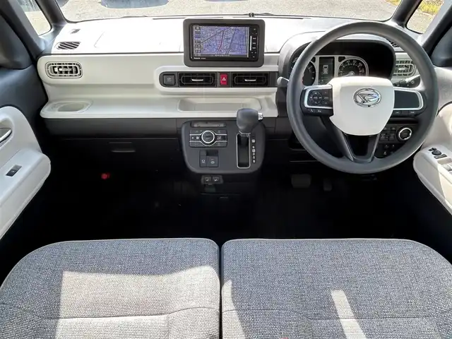 ダイハツ ムーヴ キャンバス ストライプス G 福岡県 2022(令4)年 1.4万km シャイニングホワイトパール/サンドベージュメタリック Panasonicナビ/（BT/フルセグ/DISC/AM/FM/SD/SDREC）/Bカメラ/両側パワースライドドア/LEDヘッドライト/オートライト/前席シートヒーター/ベンチシート/ホッとカップホルダー/アイドリングストップ/横滑り防止装置/コーナーセンサー/盗難防止装置/衝突被害軽減システム/ドライブレコーダー/ブレーキホールド/スマートキー/保証書/取扱説明書