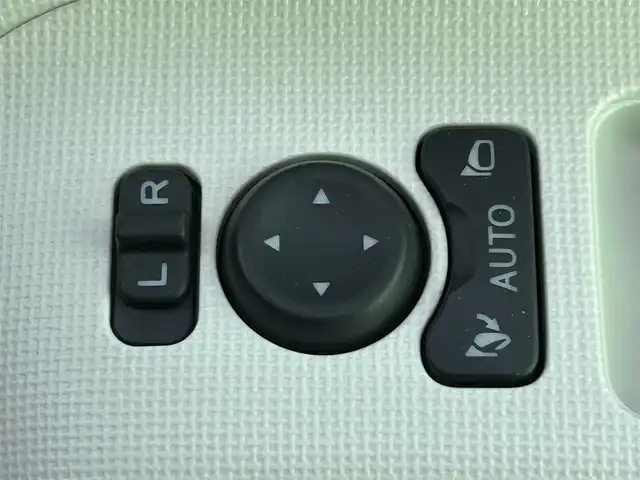 ダイハツ ムーヴ キャンバス ストライプス G 福岡県 2022(令4)年 1.4万km シャイニングホワイトパール/サンドベージュメタリック Panasonicナビ/（BT/フルセグ/DISC/AM/FM/SD/SDREC）/Bカメラ/両側パワースライドドア/LEDヘッドライト/オートライト/前席シートヒーター/ベンチシート/ホッとカップホルダー/アイドリングストップ/横滑り防止装置/コーナーセンサー/盗難防止装置/衝突被害軽減システム/ドライブレコーダー/ブレーキホールド/スマートキー/保証書/取扱説明書