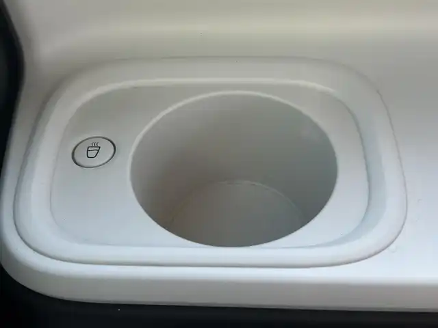 ダイハツ ムーヴ キャンバス ストライプス G 福岡県 2022(令4)年 1.4万km シャイニングホワイトパール/サンドベージュメタリック Panasonicナビ/（BT/フルセグ/DISC/AM/FM/SD/SDREC）/Bカメラ/両側パワースライドドア/LEDヘッドライト/オートライト/前席シートヒーター/ベンチシート/ホッとカップホルダー/アイドリングストップ/横滑り防止装置/コーナーセンサー/盗難防止装置/衝突被害軽減システム/ドライブレコーダー/ブレーキホールド/スマートキー/保証書/取扱説明書