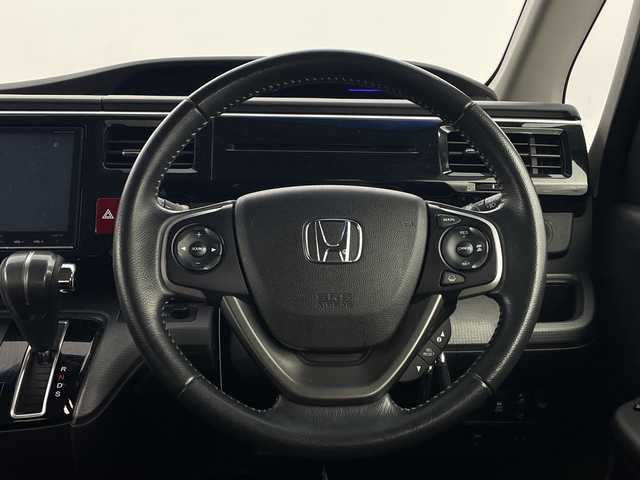 ホンダ ステップワゴン スパーダ ホンダセンシング 新潟県 2017(平29)年 9.1万km プレミアムスパークルブラックパール 4WD/メモリナビ　型式VXM-175VFNi/CD/BT/フルセグ/バックカメラ/両側パワースライドドア/クルーズコントロール/ホンダセンシング/ワクワクゲート/LEDライト/フォグ