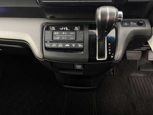 ホンダ ステップワゴン スパーダ ホンダセンシング 新潟県 2017(平29)年 9.1万km プレミアムスパークルブラックパール 4WD/メモリナビ　型式VXM-175VFNi/CD/BT/フルセグ/バックカメラ/両側パワースライドドア/クルーズコントロール/ホンダセンシング/ワクワクゲート/LEDライト/フォグ