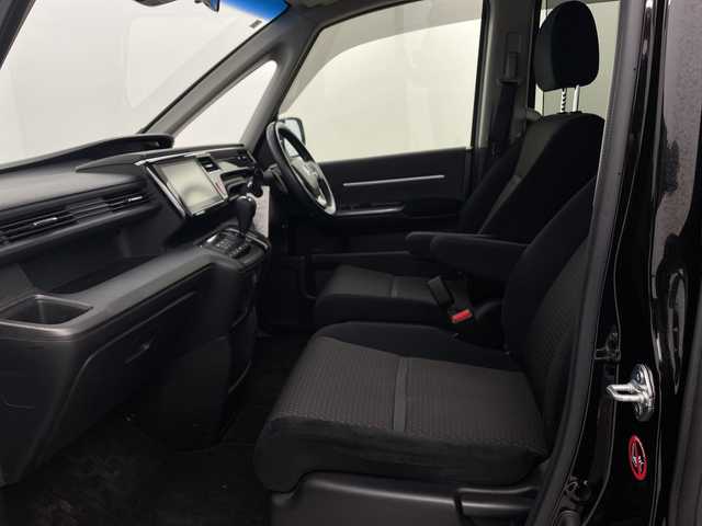 ホンダ ステップワゴン スパーダ ホンダセンシング 新潟県 2017(平29)年 9.1万km プレミアムスパークルブラックパール 4WD/メモリナビ　型式VXM-175VFNi/CD/BT/フルセグ/バックカメラ/両側パワースライドドア/クルーズコントロール/ホンダセンシング/ワクワクゲート/LEDライト/フォグ