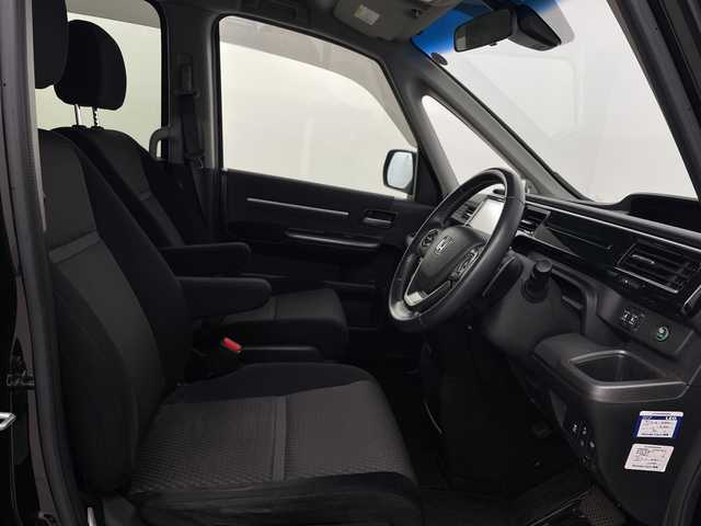 ホンダ ステップワゴン スパーダ ホンダセンシング 新潟県 2017(平29)年 9.1万km プレミアムスパークルブラックパール 4WD/メモリナビ　型式VXM-175VFNi/CD/BT/フルセグ/バックカメラ/両側パワースライドドア/クルーズコントロール/ホンダセンシング/ワクワクゲート/LEDライト/フォグ