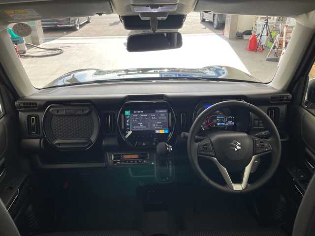 スズキ ハスラー HYBRID X 兵庫県 2025(令7)年 0.1千km クールカーキパールメタリック/ソフトベージュメタリック ・登録済未使用車/・純正9インチナビ/CD/DVD/TV/USB/Bluetooth/・全方位カメラ/・デュアルカメラブレーキサポート/・誤発進抑制機能/・後退時ブレーキサポート/・後方誤発進抑制機能/・リアパーキングセンサー/・車線逸脱警報機能/・車線逸脱抑制機能/・ふらつき警報/・先行車発進お知らせ機能/・アダプティブクルーズコントロール/・標識認識機能/・ハイビームアシスト/・前席シートヒーター/・LEDヘッドライト/・LEDフォグランプ/・スマートキー