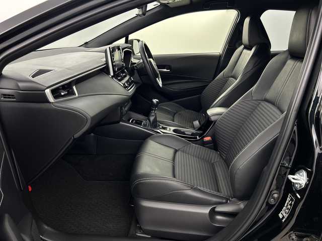 トヨタ カローラ スポーツ G スタイルパッケージ 愛知県 2020(令2)年 3.5万km アティチュードブラックマイカ 6速MT/純正8インチディスプレイオーディオ/(Bluetooth/FM/AM/CD/DVD/USB)/バックカメラ/トヨタセーフティセンス/・プリクラッシュセーフティ/・レーントレーシングアシスト/・オートマチックハイビーム/・レーダークルーズコントロール/ハーフレザーシート/純正15インチアルミホイール/プッシュスタート/スマートキー/LEDヘッドライト/オートライト/フォグランプ/電動パーキングブレーキ/ブレーキホールド/ISO FIX/純正フロアマット/ステアリングリモコン/純正フロアマット/電動格納ドアミラー