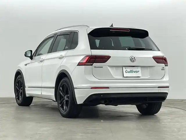 フォルクスワーゲン ティグアン TSI Rライン 福島県 2017(平29)年 17.3万km ピュアホワイト Volkswagen オールイン・セーフティ/・アダプティブクルーズコントロール（ACC）/・プリクラッシュブレーキシステム「Front Assist」/・渋滞時追従支援システム「Traffic Assist」/・レーンキープアシストシステム「Lane Assist」/・レーンチェンジアシストシステム「Side Assist Plus」/・リヤトラフィックアラート/・駐車支援システム「Park Assist」/・ドライバー疲労検知システム/・ダイナミックライトアシスト/純正8インチナビ/・フルセグ/BT/SD/CD/DVD/USB/AUX/FM/AM/・全方位カメラ/・ETC/ドライブレコーダー/革巻きステアリング/・ステアリングスイッチ/・パドルシフト/ハーフレザーシート/・全席シートヒーター/ＬＥＤヘッドライト/・フォグランプ/・リヤフォグランプ/・オートライト/電動パーキングブレーキ/・オートブレーキホールド/電動格納ミラー/・ウィンカーミラー/ルーフレール/純正フロアマット/ドアバイザー/スマートキー/・プッシュスタート