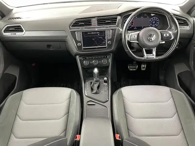 フォルクスワーゲン ティグアン TSI Rライン 福島県 2017(平29)年 17.3万km ピュアホワイト Volkswagen オールイン・セーフティ/・アダプティブクルーズコントロール（ACC）/・プリクラッシュブレーキシステム「Front Assist」/・渋滞時追従支援システム「Traffic Assist」/・レーンキープアシストシステム「Lane Assist」/・レーンチェンジアシストシステム「Side Assist Plus」/・リヤトラフィックアラート/・駐車支援システム「Park Assist」/・ドライバー疲労検知システム/・ダイナミックライトアシスト/純正8インチナビ/・フルセグ/BT/SD/CD/DVD/USB/AUX/FM/AM/・全方位カメラ/・ETC/ドライブレコーダー/革巻きステアリング/・ステアリングスイッチ/・パドルシフト/ハーフレザーシート/・全席シートヒーター/ＬＥＤヘッドライト/・フォグランプ/・リヤフォグランプ/・オートライト/電動パーキングブレーキ/・オートブレーキホールド/電動格納ミラー/・ウィンカーミラー/ルーフレール/純正フロアマット/ドアバイザー/スマートキー/・プッシュスタート