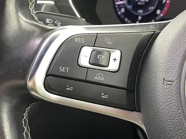 フォルクスワーゲン ティグアン TSI Rライン 福島県 2017(平29)年 17.3万km ピュアホワイト Volkswagen オールイン・セーフティ/・アダプティブクルーズコントロール（ACC）/・プリクラッシュブレーキシステム「Front Assist」/・渋滞時追従支援システム「Traffic Assist」/・レーンキープアシストシステム「Lane Assist」/・レーンチェンジアシストシステム「Side Assist Plus」/・リヤトラフィックアラート/・駐車支援システム「Park Assist」/・ドライバー疲労検知システム/・ダイナミックライトアシスト/純正8インチナビ/・フルセグ/BT/SD/CD/DVD/USB/AUX/FM/AM/・全方位カメラ/・ETC/ドライブレコーダー/革巻きステアリング/・ステアリングスイッチ/・パドルシフト/ハーフレザーシート/・全席シートヒーター/ＬＥＤヘッドライト/・フォグランプ/・リヤフォグランプ/・オートライト/電動パーキングブレーキ/・オートブレーキホールド/電動格納ミラー/・ウィンカーミラー/ルーフレール/純正フロアマット/ドアバイザー/スマートキー/・プッシュスタート