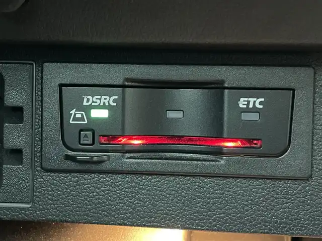 フォルクスワーゲン ティグアン TSI Rライン 福島県 2017(平29)年 17.3万km ピュアホワイト Volkswagen オールイン・セーフティ/・アダプティブクルーズコントロール（ACC）/・プリクラッシュブレーキシステム「Front Assist」/・渋滞時追従支援システム「Traffic Assist」/・レーンキープアシストシステム「Lane Assist」/・レーンチェンジアシストシステム「Side Assist Plus」/・リヤトラフィックアラート/・駐車支援システム「Park Assist」/・ドライバー疲労検知システム/・ダイナミックライトアシスト/純正8インチナビ/・フルセグ/BT/SD/CD/DVD/USB/AUX/FM/AM/・全方位カメラ/・ETC/ドライブレコーダー/革巻きステアリング/・ステアリングスイッチ/・パドルシフト/ハーフレザーシート/・全席シートヒーター/ＬＥＤヘッドライト/・フォグランプ/・リヤフォグランプ/・オートライト/電動パーキングブレーキ/・オートブレーキホールド/電動格納ミラー/・ウィンカーミラー/ルーフレール/純正フロアマット/ドアバイザー/スマートキー/・プッシュスタート