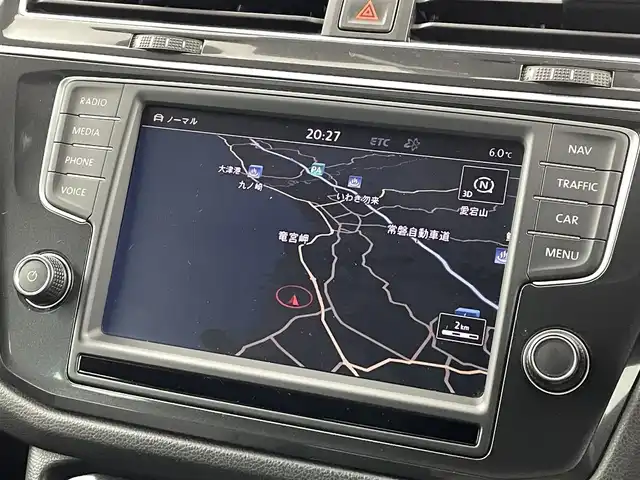 フォルクスワーゲン ティグアン TSI Rライン 福島県 2017(平29)年 17.3万km ピュアホワイト Volkswagen オールイン・セーフティ/・アダプティブクルーズコントロール（ACC）/・プリクラッシュブレーキシステム「Front Assist」/・渋滞時追従支援システム「Traffic Assist」/・レーンキープアシストシステム「Lane Assist」/・レーンチェンジアシストシステム「Side Assist Plus」/・リヤトラフィックアラート/・駐車支援システム「Park Assist」/・ドライバー疲労検知システム/・ダイナミックライトアシスト/純正8インチナビ/・フルセグ/BT/SD/CD/DVD/USB/AUX/FM/AM/・全方位カメラ/・ETC/ドライブレコーダー/革巻きステアリング/・ステアリングスイッチ/・パドルシフト/ハーフレザーシート/・全席シートヒーター/ＬＥＤヘッドライト/・フォグランプ/・リヤフォグランプ/・オートライト/電動パーキングブレーキ/・オートブレーキホールド/電動格納ミラー/・ウィンカーミラー/ルーフレール/純正フロアマット/ドアバイザー/スマートキー/・プッシュスタート