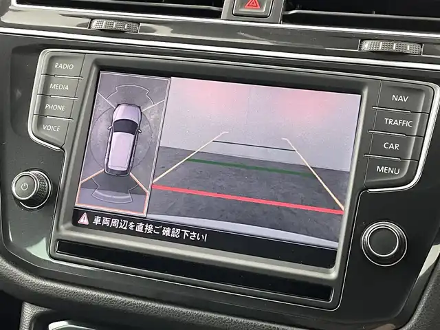 フォルクスワーゲン ティグアン TSI Rライン 福島県 2017(平29)年 17.3万km ピュアホワイト Volkswagen オールイン・セーフティ/・アダプティブクルーズコントロール（ACC）/・プリクラッシュブレーキシステム「Front Assist」/・渋滞時追従支援システム「Traffic Assist」/・レーンキープアシストシステム「Lane Assist」/・レーンチェンジアシストシステム「Side Assist Plus」/・リヤトラフィックアラート/・駐車支援システム「Park Assist」/・ドライバー疲労検知システム/・ダイナミックライトアシスト/純正8インチナビ/・フルセグ/BT/SD/CD/DVD/USB/AUX/FM/AM/・全方位カメラ/・ETC/ドライブレコーダー/革巻きステアリング/・ステアリングスイッチ/・パドルシフト/ハーフレザーシート/・全席シートヒーター/ＬＥＤヘッドライト/・フォグランプ/・リヤフォグランプ/・オートライト/電動パーキングブレーキ/・オートブレーキホールド/電動格納ミラー/・ウィンカーミラー/ルーフレール/純正フロアマット/ドアバイザー/スマートキー/・プッシュスタート