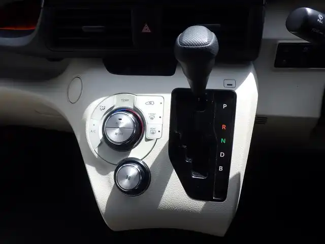トヨタ シエンタ ハイブリッド X 千葉県 2015(平27)年 6.8万km シルバーM トヨタセーフティセンス/・プリクラッシュセーフティ/・レーンディパーチャーアラート/・オートハイビーム/アイドリングストップ/左パワースライドドア/右イージークローザードア/純正SDナビ/ワンセグTV/【CD再生可　Bluetooth接続】/バックカメラ/ETC/ウインカーミラー/クリアランスソナー/スマートキー