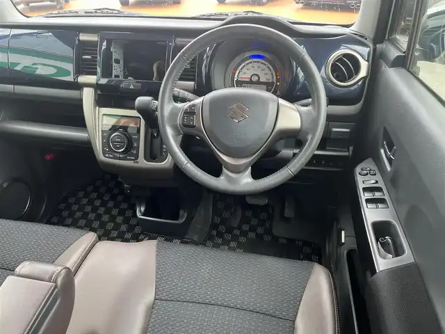 スズキ ハスラー Jスタイル Ⅲ 三重県 2018(平30)年 6.1万km パールⅡ デュアルカメラブレーキサポート/車線逸脱警報/誤発進抑制機能/HIDヘッドランプ/オートライト/HUSTLERスモークロゴ/スモークメッキフロントグリル/ブラックルーフ/ルーフレール/ルーフ同色ドアミラー/15インチ6本ツインスポークアルミホイール/革巻きステアリング/ナノイー機能付きオートエアコン/ブラウン合皮/ネイビーファブリックコンビシート/シートヒーター/ネイビーインパネ加飾