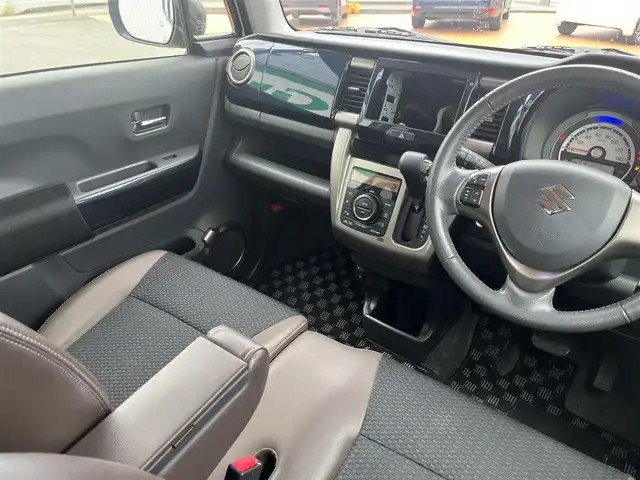 スズキ ハスラー Jスタイル Ⅲ 三重県 2018(平30)年 6.1万km パールⅡ デュアルカメラブレーキサポート/車線逸脱警報/誤発進抑制機能/HIDヘッドランプ/オートライト/HUSTLERスモークロゴ/スモークメッキフロントグリル/ブラックルーフ/ルーフレール/ルーフ同色ドアミラー/15インチ6本ツインスポークアルミホイール/革巻きステアリング/ナノイー機能付きオートエアコン/ブラウン合皮/ネイビーファブリックコンビシート/シートヒーター/ネイビーインパネ加飾