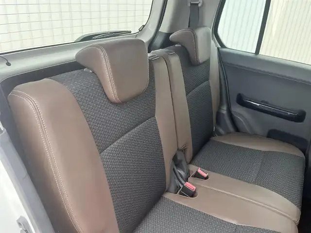 スズキ ハスラー Jスタイル Ⅲ 三重県 2018(平30)年 6.1万km パールⅡ デュアルカメラブレーキサポート/車線逸脱警報/誤発進抑制機能/HIDヘッドランプ/オートライト/HUSTLERスモークロゴ/スモークメッキフロントグリル/ブラックルーフ/ルーフレール/ルーフ同色ドアミラー/15インチ6本ツインスポークアルミホイール/革巻きステアリング/ナノイー機能付きオートエアコン/ブラウン合皮/ネイビーファブリックコンビシート/シートヒーター/ネイビーインパネ加飾