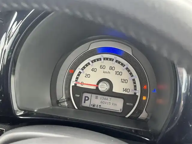 スズキ ハスラー Jスタイル Ⅲ 三重県 2018(平30)年 6.1万km パールⅡ デュアルカメラブレーキサポート/車線逸脱警報/誤発進抑制機能/HIDヘッドランプ/オートライト/HUSTLERスモークロゴ/スモークメッキフロントグリル/ブラックルーフ/ルーフレール/ルーフ同色ドアミラー/15インチ6本ツインスポークアルミホイール/革巻きステアリング/ナノイー機能付きオートエアコン/ブラウン合皮/ネイビーファブリックコンビシート/シートヒーター/ネイビーインパネ加飾