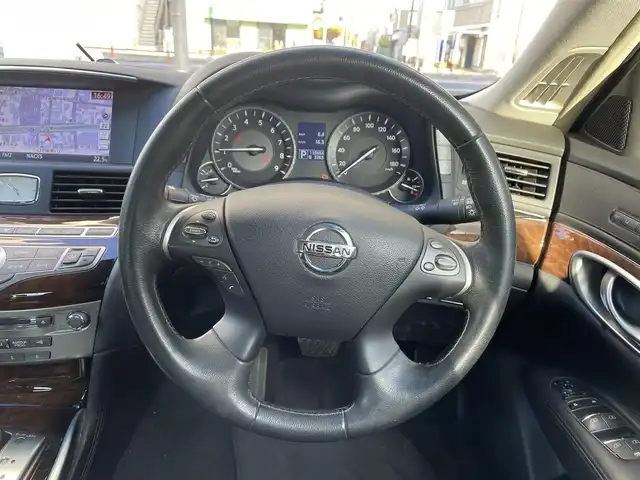 日産 フーガ 250GT 埼玉県 2014(平26)年 11.1万km ガーネットブラック (株)IDOMが運営する【じしゃロン鳩ヶ谷店】の自社ローン専用車両になりますこちらは現金またはオートローンご利用時の価格です。自社ローンご希望の方は別途その旨お申付け下さい/純正ＨＤＤナビ/　(CD/DVD/USB/Bluetooth接続)/フルセグＴＶ/バックカメラ/ビルドインＥＴＣ/純正ドライブレコーダー/ハーフレザーシート/電動シート/クルーズコントロール/サイド＆カーテンエアバッグ/ＨＩＤヘッドライト