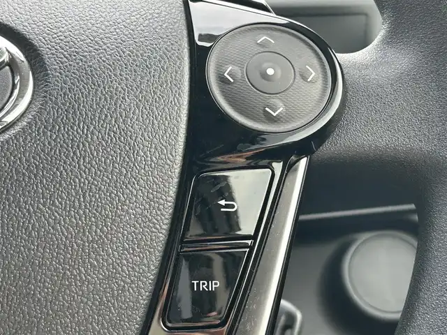 トヨタ アクア S 福岡県 2018(平30)年 2.7万km スーパーホワイトⅡ ・社外ナビ（Bluetooth/AM/FM/ipod/USB/AUX/SD）/・バックカメラ/・ETC/・横滑り防止装置/・車両接近通報装置/・ABS/・アイドリングストップ/・ステアリングスイッチ/・電動格納ミラー/・純正ドアバイザー/・ISOFIX/・取扱説明書