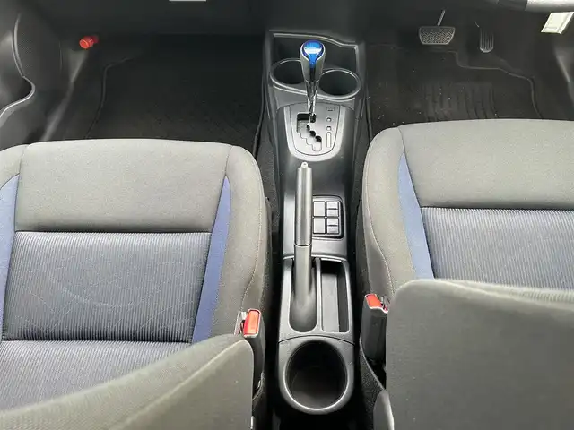 トヨタ アクア S 福岡県 2018(平30)年 2.7万km スーパーホワイトⅡ ・社外ナビ（Bluetooth/AM/FM/ipod/USB/AUX/SD）/・バックカメラ/・ETC/・横滑り防止装置/・車両接近通報装置/・ABS/・アイドリングストップ/・ステアリングスイッチ/・電動格納ミラー/・純正ドアバイザー/・ISOFIX/・取扱説明書