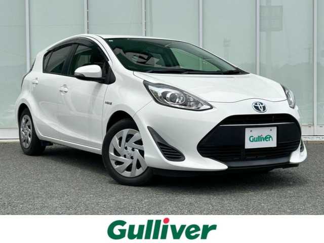 トヨタ アクア S 福岡県 2018(平30)年 2.7万km スーパーホワイトⅡ ・社外ナビ（Bluetooth/AM/FM/ipod/USB/AUX/SD）/・バックカメラ/・ETC/・横滑り防止装置/・車両接近通報装置/・ABS/・アイドリングストップ/・ステアリングスイッチ/・電動格納ミラー/・純正ドアバイザー/・ISOFIX/・取扱説明書