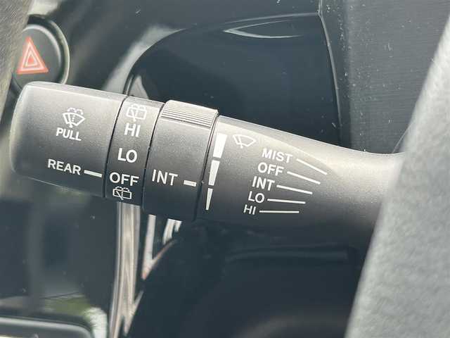 トヨタ アクア S 福岡県 2018(平30)年 2.7万km スーパーホワイトⅡ ・社外ナビ（Bluetooth/AM/FM/ipod/USB/AUX/SD）/・バックカメラ/・ETC/・横滑り防止装置/・車両接近通報装置/・ABS/・アイドリングストップ/・ステアリングスイッチ/・電動格納ミラー/・純正ドアバイザー/・ISOFIX/・取扱説明書