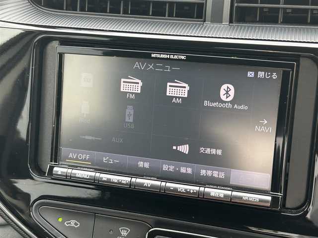 トヨタ アクア S 福岡県 2018(平30)年 2.7万km スーパーホワイトⅡ ・社外ナビ（Bluetooth/AM/FM/ipod/USB/AUX/SD）/・バックカメラ/・ETC/・横滑り防止装置/・車両接近通報装置/・ABS/・アイドリングストップ/・ステアリングスイッチ/・電動格納ミラー/・純正ドアバイザー/・ISOFIX/・取扱説明書