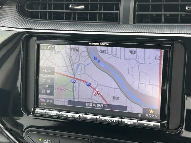 トヨタ アクア S 福岡県 2018(平30)年 2.7万km スーパーホワイトⅡ ・社外ナビ（Bluetooth/AM/FM/ipod/USB/AUX/SD）/・バックカメラ/・ETC/・横滑り防止装置/・車両接近通報装置/・ABS/・アイドリングストップ/・ステアリングスイッチ/・電動格納ミラー/・純正ドアバイザー/・ISOFIX/・取扱説明書