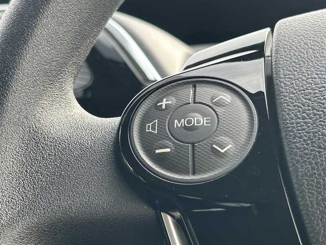 トヨタ アクア S 福岡県 2018(平30)年 2.7万km スーパーホワイトⅡ ・社外ナビ（Bluetooth/AM/FM/ipod/USB/AUX/SD）/・バックカメラ/・ETC/・横滑り防止装置/・車両接近通報装置/・ABS/・アイドリングストップ/・ステアリングスイッチ/・電動格納ミラー/・純正ドアバイザー/・ISOFIX/・取扱説明書