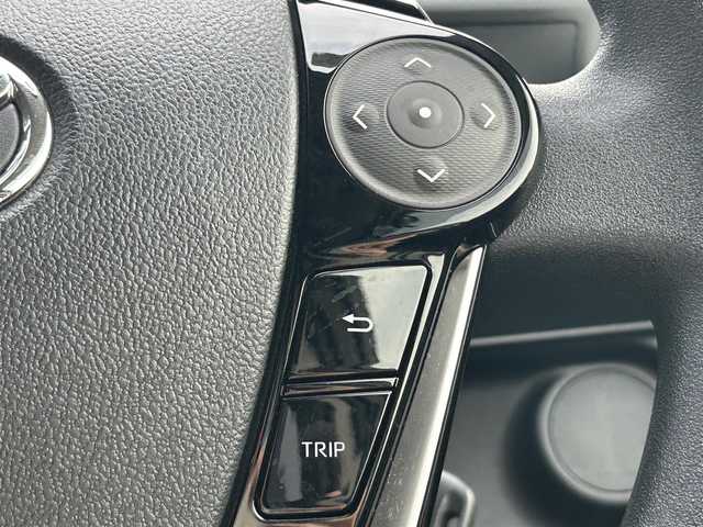 トヨタ アクア S 福岡県 2018(平30)年 2.7万km スーパーホワイトⅡ ・社外ナビ（Bluetooth/AM/FM/ipod/USB/AUX/SD）/・バックカメラ/・ETC/・横滑り防止装置/・車両接近通報装置/・ABS/・アイドリングストップ/・ステアリングスイッチ/・電動格納ミラー/・純正ドアバイザー/・ISOFIX/・取扱説明書