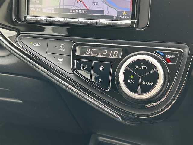 トヨタ アクア S 福岡県 2018(平30)年 2.7万km スーパーホワイトⅡ ・社外ナビ（Bluetooth/AM/FM/ipod/USB/AUX/SD）/・バックカメラ/・ETC/・横滑り防止装置/・車両接近通報装置/・ABS/・アイドリングストップ/・ステアリングスイッチ/・電動格納ミラー/・純正ドアバイザー/・ISOFIX/・取扱説明書