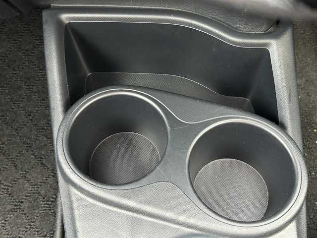 トヨタ アクア S 福岡県 2018(平30)年 2.7万km スーパーホワイトⅡ ・社外ナビ（Bluetooth/AM/FM/ipod/USB/AUX/SD）/・バックカメラ/・ETC/・横滑り防止装置/・車両接近通報装置/・ABS/・アイドリングストップ/・ステアリングスイッチ/・電動格納ミラー/・純正ドアバイザー/・ISOFIX/・取扱説明書