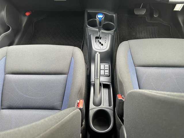 トヨタ アクア S 福岡県 2018(平30)年 2.7万km スーパーホワイトⅡ ・社外ナビ（Bluetooth/AM/FM/ipod/USB/AUX/SD）/・バックカメラ/・ETC/・横滑り防止装置/・車両接近通報装置/・ABS/・アイドリングストップ/・ステアリングスイッチ/・電動格納ミラー/・純正ドアバイザー/・ISOFIX/・取扱説明書