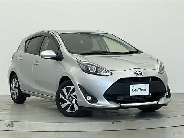 トヨタ アクア S スタイルブラック 宮城県 2020(令2)年 1.5万km シルバーM 純正SDナビ（NSZT-W68T）/　（Bluetooth/radio/フルセグTV/SD/CD）/全方位カメラ/前席シートヒーター/純正フロアマット/社外ホイール（スタッドレスタイヤ4本）/オートライト/オートマチックハイビーム/プッシュスタート/スマートキー/LEDフォグランプ/LEDヘッドライト/ドライブレコーダー前後/ABS/横滑り防止装置/衝突被害軽減システム/盗難防止装置/レーンキープアシスト/トヨタセーフティセンス