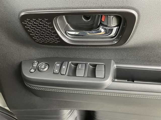 ホンダ Ｎ ＢＯＸ カスタム コーディネートスタイル 埼玉県 2024(令6)年 0.3万km プラチナホワイトパール 純正８型ナビ　ＶＸＭ－２４５ＺＦＥｉ　フルセグ　ＢＴ　アダプティブクルーズコントロール　前席シートヒーター　バックカメラ　ＥＴＣ　両側電動スライド　純正フロアマット　前後パーキングセンサーシステム