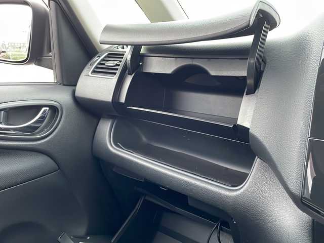日産 セレナ ハイウェイスター Vセレクション 岩手県 2012(平24)年 2.4万km スーパーブラック 純正HDDナビ/AM/FM/CD/DVD/Bluetooth/フルセグTV/バックカメラ/ビルトインETC/両側パワースライドドア/フリップダウンモニター(ALPINE)/クルーズコントロール/横滑り防止装置/コーナーセンサー/アイドリングストップ/オートライト/キセノンヘッドライト/フォグランプ/スマートキー/プッシュスタート/電動格納ミラー/純正15インチAW/純正スタッドレスAW・社外スペアタイヤ車載/純正フロアマット/ドアバイザー/保証書/取扱説明書