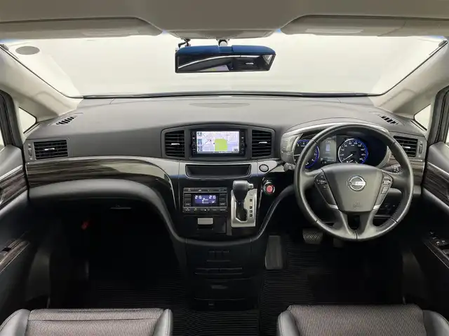 日産 エルグランド 250ハイウェイスターS 岡山県 2018(平30)年 5.4万km ファントムブラック 純正メモリーナビ/・FM/AM/Bluetooth/フルセグ/CD/ハーフレザーシート/両側パワースライドドア/前方ドライブレコーダー/ETC/ステアリングスイッチ/18インチ純正アルミ/フロアマット/ドアバイザー/LEDヘッドライト/フォグライト/ISOFIX/後席サンシェイド/ステアリングスイッチ/チルトステアリング/シートリフター/ウインカーミラー/ドアバイザー/スマートキー2本/取扱説明書/ナビ説明書