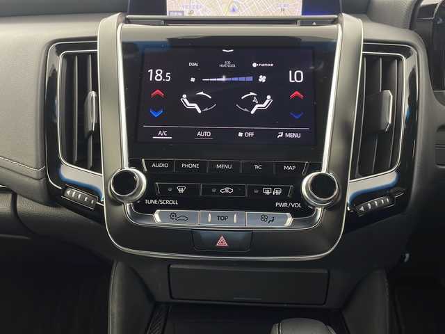 トヨタ クラウン RS アドバンス 栃木県 2018(平30)年 6.3万km ホワイトパールクリスタルシャイン 三眼LEDヘッドライト/純正ナビ/CD/DVD/DTV/Bluetooth/バックカメラ/トヨタ セーフティ センス/・プリクラッシュセーフティ/・レーントレーシングアシスト/・レーンディパーチャーアラート/・ロードサインアシスト/・レーダークルーズコントロール/・オートマチックハイビーム/・リアクロストラフィックアラート/ビルトインETC/前後ドライブレコーダー/ハーフレザーシート/前席パワーシート/前席シートヒーター/ステアリングヒーター/ブラインドスポットモニター/ヘッドアップディスプレイ/横滑り防止機能/純正18インチアルミホイール/スマートキー/パドルシフト/保証書