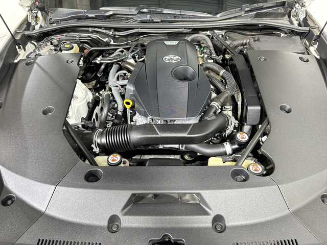 トヨタ クラウン RS アドバンス 佐賀県 2018(平30)年 6.3万km ホワイトパールクリスタルシャイン 純正8インチナビ/フルセグTV/CD/DVD/Bluetooth/バックカメラ/衝突被害軽減システム/レーダークルーズコントロール/レーンアシスト/ブラインドスポットモニター/パーキングサポートブレーキ/ヘッドアップディスプレイ/標識認識機能/先行車発進告知機能/横滑り防止装置/オートライト/オートマチックハイビーム/三眼LEDヘッドライト/ビルトインETC/前後ドライブレコーダー/ハーフレザーシート/前席パワーシート/前席シートヒーター/ステアリングヒーター/純正18インチアルミホイール/純正フロアマット/スマートキー×２/カードキー×１/パドルシフト