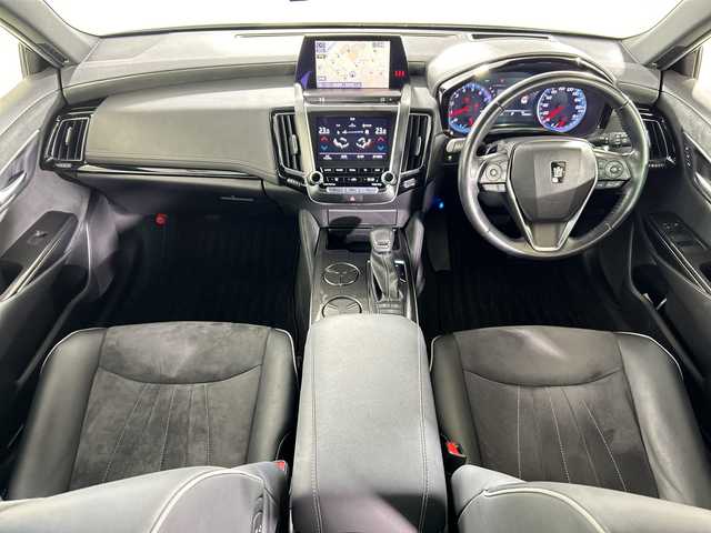 トヨタ クラウン RS アドバンス 佐賀県 2018(平30)年 6.3万km ホワイトパールクリスタルシャイン 純正8インチナビ/フルセグTV/CD/DVD/Bluetooth/バックカメラ/衝突被害軽減システム/レーダークルーズコントロール/レーンアシスト/ブラインドスポットモニター/パーキングサポートブレーキ/ヘッドアップディスプレイ/標識認識機能/先行車発進告知機能/横滑り防止装置/オートライト/オートマチックハイビーム/三眼LEDヘッドライト/ビルトインETC/前後ドライブレコーダー/ハーフレザーシート/前席パワーシート/前席シートヒーター/ステアリングヒーター/純正18インチアルミホイール/純正フロアマット/スマートキー×２/カードキー×１/パドルシフト